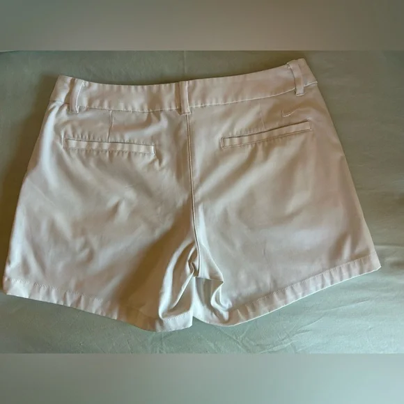 Nike dri-fit white golf shorts - Picture 2 of 7